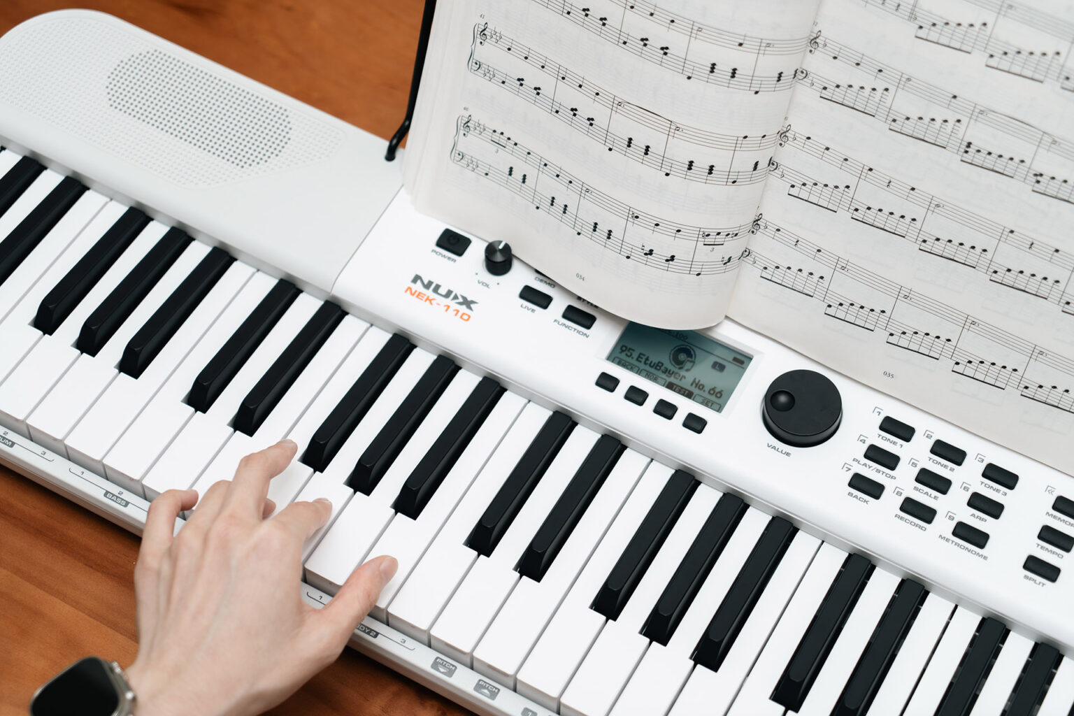 NUX NEK-110 Portable Keyboard คีย์บอร์ดไฟฟ้า 61 คีย์ ราคาถูก ฟังก์ชันครบ