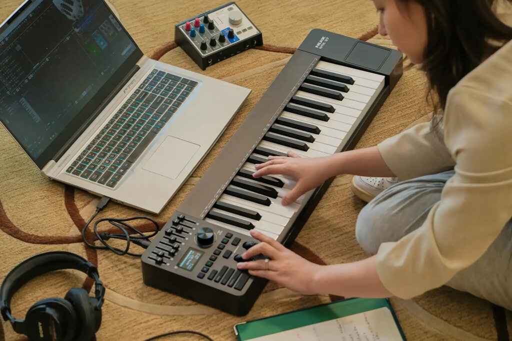 NUX NTK-37 MIDI Keyboard Controller คีย์บอร์ด MIDI 37 คีย์ สำหรับทำเพลงและโปรดักชั่น